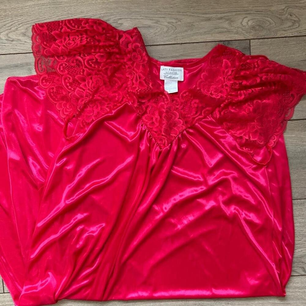 Red satiny lace babydoll sleeve